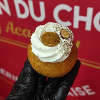 Chou vanille & praliné noisettes 