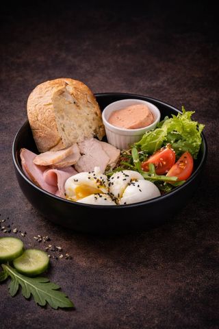 Сніданок з куркою та шинкою