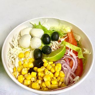 Insalata mista con mozzarella medium