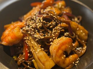 Соба з морепродуктами (360g)