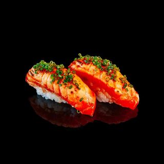 Nigiri cu somon firecracker