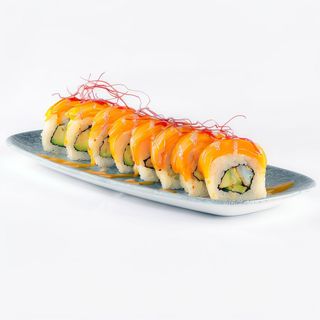 Dragon roll z krewetkami w tempurze i mango