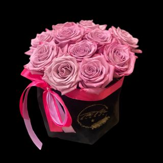 Trandafiri in cutie de catifea