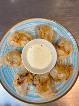 PIEROGI WIEJSKIE Z ZIEMNIAKAMI I BOCZKIEM