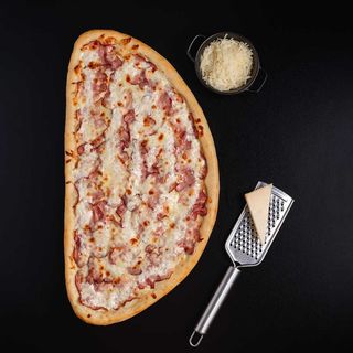Pizza Carbonara Half  + 1 sos dulce inclus