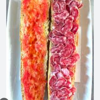 Bocadillo De Fuet con pan con tomate