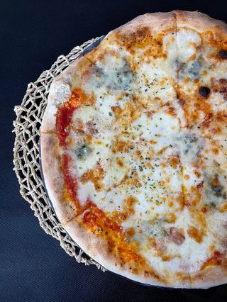 Pizza 4 quesos (33 cm.)