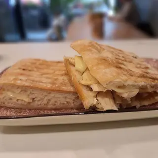 Bocadillo vegetal de pollo