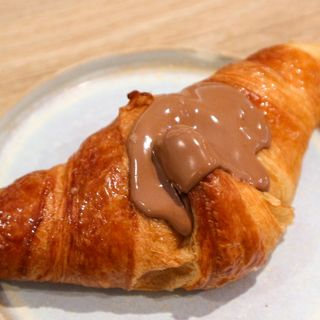 Croissant relleno de chocolate