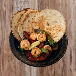 FAJITAS Z KREWETKAMI.