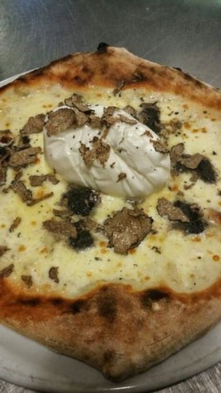Pizza burrata al tartufo