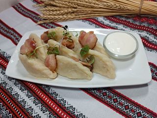 Вареники з капустою та копченим беконом (330г)