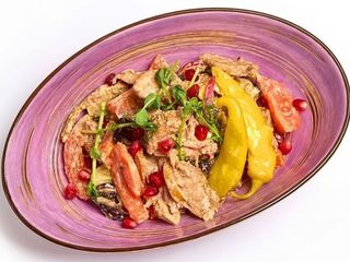 Салат "Сванський" з подвійною куркою (300g)