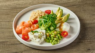  Боул с авокадо и семгой