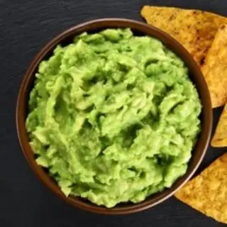 Nachos Con Salsa Guacamole