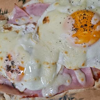 PINSA YORK QUESO HUEVO