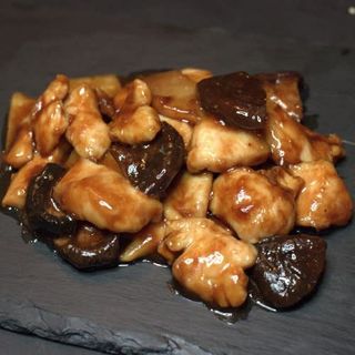 Plato De Pollo Con Bambú Y Setas