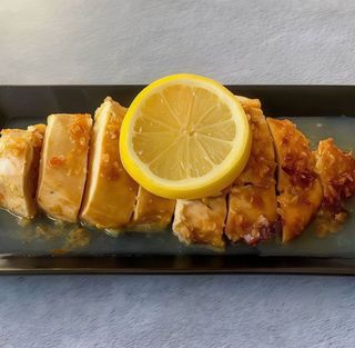 44. Pollo Con Salsa De Limón