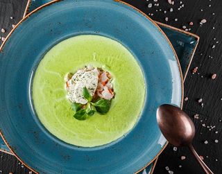 Supa crema de mazare cu tartar de creveti