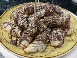 Scazzuoppoli con Nutella granella di nocciola