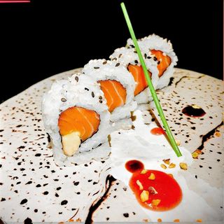 Ura 01 Salmone avocado  4 pezzi