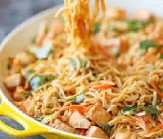 Noodles con pollo