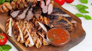 Misto di carne con verdure alla piastra