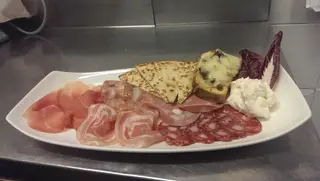 Antipasto alla romagnola con Affettati Misti , Fichi Caramellati ,Piadina e Squacquerone