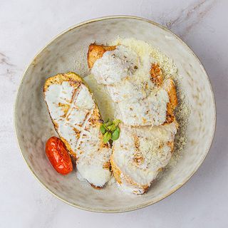 Куринное филе под сливочным  соусом