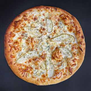 Піца із грушею та сиром Дор Блю