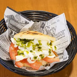 Arepa Caprese