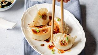 Ravioli di carne in salsa piccante