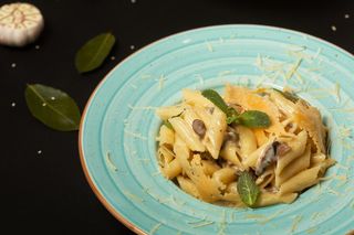 პენე ქათმით და სოკოთი