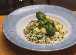 Gnocchi ze szpinakiem i orzeszkami pinii