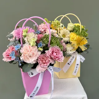 Bolsa con Flores Variadas 