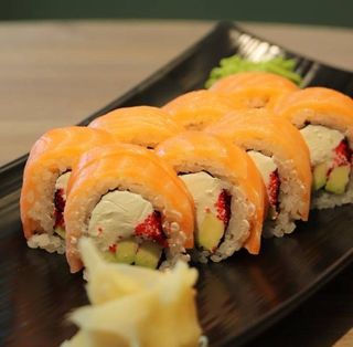 Филадельфия с лососем и авокадо (300г)