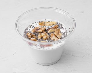 Vasito De Yogurt, Nueces Y Chia