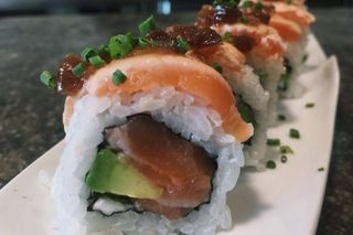 Maki Salmón Y Aguacate