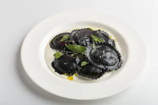 Ravioli Neri di Funghi e Tartufo con Cacio e Pepe