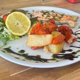 Salmón al Horno con Verduras
