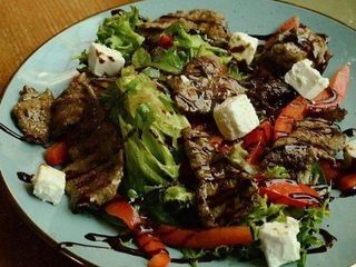 Салат теплий з яловичиною (210g)