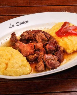 Pomana porcului cu mamaliga