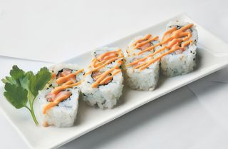 303. Uramaki spicy salmon