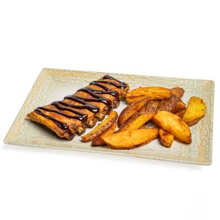 Coaste de porc marinate cu cartofi la cuptor cu mirodenii