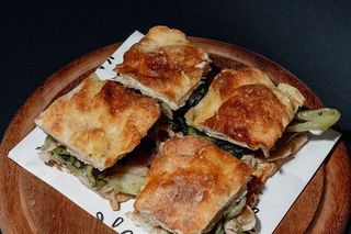 Pizza bianca alla porchetta