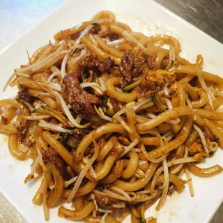 17. Udon saltati con manzo乌冬牛肉