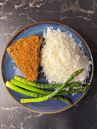 Стек от жълтоперест тон с кимчи и сусам