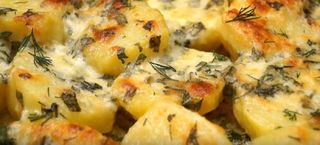 Cartofi la cuptor cu smantana si telemea de vaca