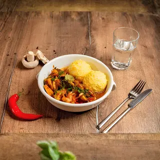 Tocăniță de ciupercuțe cu broccoli și budincă de mălai