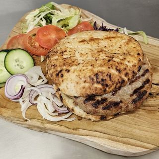 Pljeskavica u lepinji/pljeskavica in bun